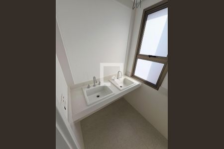 Banheiro de apartamento à venda com 3 quartos, 290m² em Vila Progredior, São Paulo