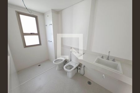 Banheiro de apartamento à venda com 3 quartos, 290m² em Vila Progredior, São Paulo
