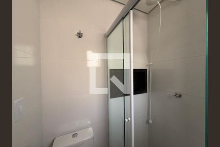 Banheiro de apartamento para alugar com 1 quarto, 29m² em Vila Palmeiras, São Paulo