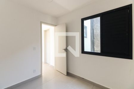 Quarto 2 de apartamento para alugar com 2 quartos, 46m² em Vila Esperança, São Paulo