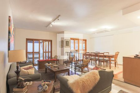 Casa à venda com 4 quartos, 390m² em Vila Madalena, São Paulo