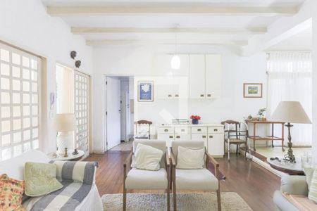 Casa à venda com 4 quartos, 390m² em Vila Madalena, São Paulo