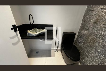 Lavabo de casa de condomínio à venda com 3 quartos, 188m² em Vargem Pequena, Rio de Janeiro