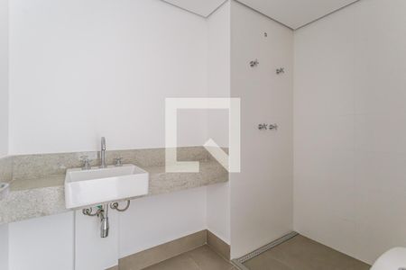 Banheiro de apartamento à venda com 1 quarto, 53m² em Indianópolis, São Paulo