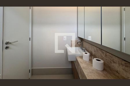 Banheiro da Suíte 1 de apartamento para alugar com 2 quartos, 75m² em Funcionários, Belo Horizonte