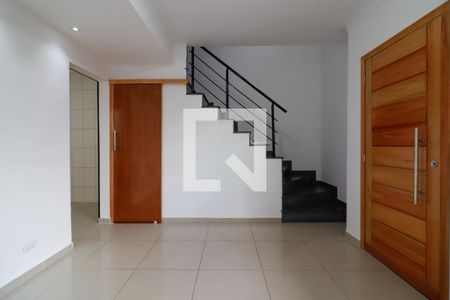 Sala de casa de condomínio para alugar com 2 quartos, 131m² em Vila Ré, São Paulo