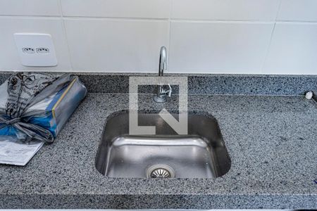 Sala, cozinha e área de serviço de apartamento para alugar com 1 quarto, 30m² em Vila Albertina, São Paulo