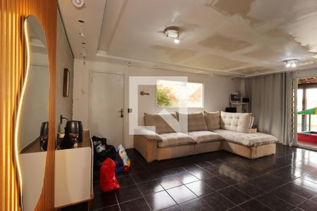 Sala de casa para alugar com 4 quartos, 235m² em Parque Gerassi, Santo André