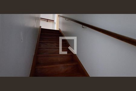 Escada  de casa à venda com 3 quartos, 180m² em Vila Angelina, São Bernardo do Campo