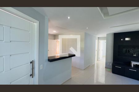 Sala de casa de condomínio para alugar com 2 quartos, 70m² em Inoã, Maricá