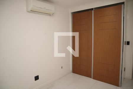 QUARTO 1 de apartamento para alugar com 3 quartos, 92m² em Recreio dos Bandeirantes, Rio de Janeiro