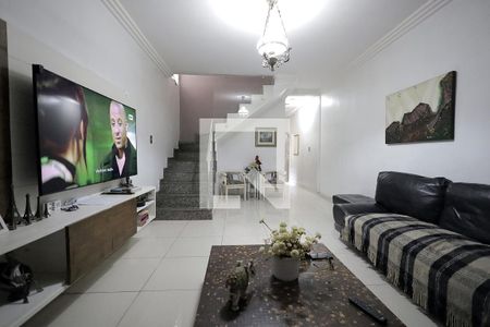 Casa à venda com 3 quartos, 205m² em Vila Camilópolis, Santo André