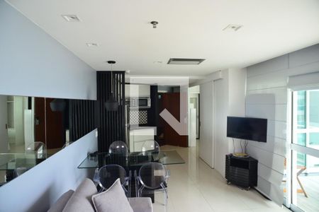 Sala de apartamento para alugar com 1 quarto, 65m² em Barra da Tijuca, Rio de Janeiro