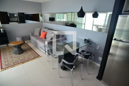 Sala de apartamento para alugar com 1 quarto, 65m² em Barra da Tijuca, Rio de Janeiro