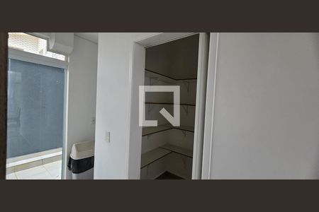 Quarto de casa de condomínio para alugar com 3 quartos, 316m² em Parque dos Lagos, Itaquaquecetuba
