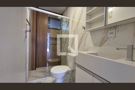 Banheiro da suíte de apartamento para alugar com 2 quartos, 54m² em Vila Valparaíso, Santo André