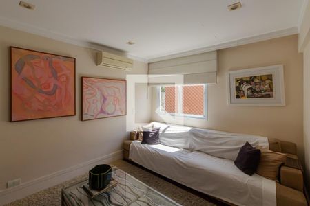 Sala de TV de apartamento à venda com 3 quartos, 202m² em Vila Nova Conceição, São Paulo