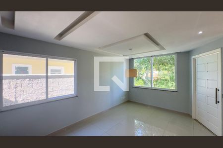 Sala de casa de condomínio para alugar com 2 quartos, 158m² em Pindobas, Maricá