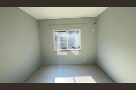 Suíte  de casa de condomínio para alugar com 2 quartos, 158m² em Pindobas, Maricá