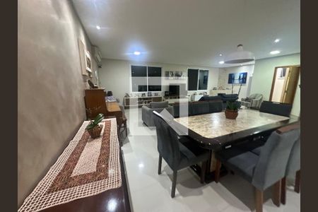 Sala de casa de condomínio à venda com 4 quartos, 200m² em Itaim Mirim, Barueri