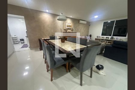 Sala de casa de condomínio à venda com 4 quartos, 200m² em Itaim Mirim, Barueri