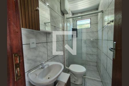 Banheiro  de kitnet/studio para alugar com 1 quarto, 48m² em Serraria, São José