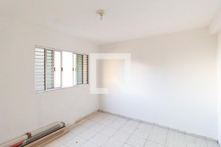 Quarto de casa para alugar com 2 quartos, 46m² em Vila Santa Terezinha, Carapicuíba