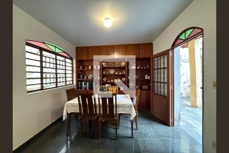 Casa à venda com 4 quartos, 225m² em Havaí, Belo Horizonte