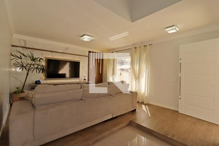 Sala de TV de casa à venda com 4 quartos, 354m² em Vila Camilópolis, Santo André