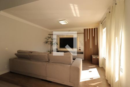 Sala de TV de casa à venda com 4 quartos, 354m² em Vila Camilópolis, Santo André