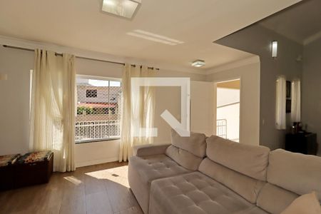Sala de TV de casa à venda com 4 quartos, 354m² em Vila Camilópolis, Santo André
