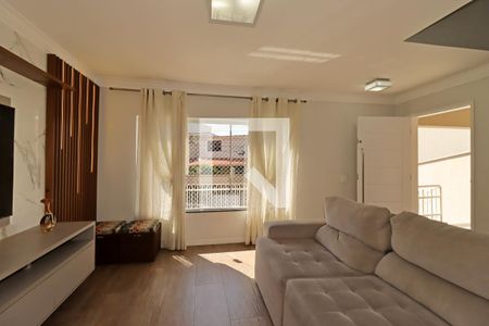 Sala de TV de casa à venda com 4 quartos, 354m² em Vila Camilópolis, Santo André