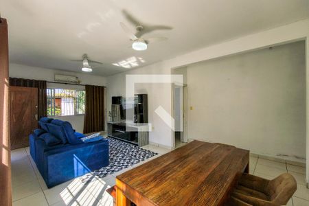 Sala de casa para alugar com 4 quartos, 399m² em Vila Sonia, Praia Grande