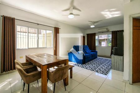 Sala de casa para alugar com 4 quartos, 399m² em Vila Sonia, Praia Grande