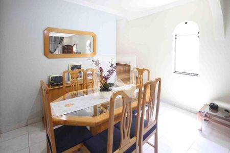 Casa para alugar com 3 quartos, 240m² em Vila Antonieta, São Paulo