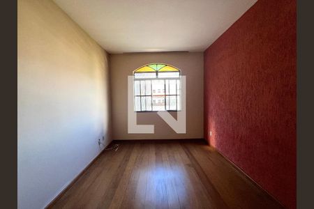 Apartamento para alugar com 5 quartos, 57m² em Planalto, Belo Horizonte