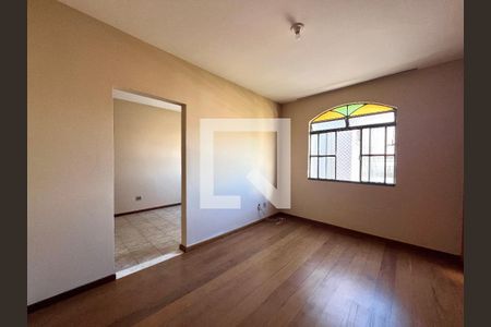 Apartamento para alugar com 5 quartos, 57m² em Planalto, Belo Horizonte