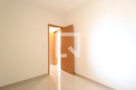 Quarto 1  de apartamento para alugar com 3 quartos, 80m² em Santa Mônica, Uberlândia