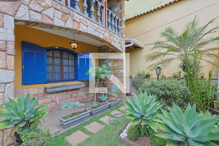 Casa à venda com 4 quartos, 337m² em João Pinheiro, Belo Horizonte