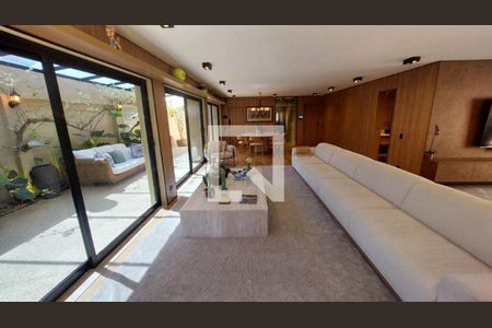 Casa à venda com 3 quartos, 329m² em Jardim Guedala, São Paulo