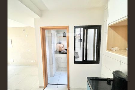 Sala/Cozinha de casa de condomínio à venda com 2 quartos, 52m² em Parque Peruche, São Paulo