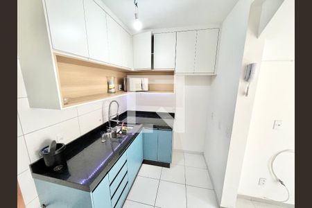 Sala/Cozinha de casa de condomínio à venda com 2 quartos, 52m² em Parque Peruche, São Paulo