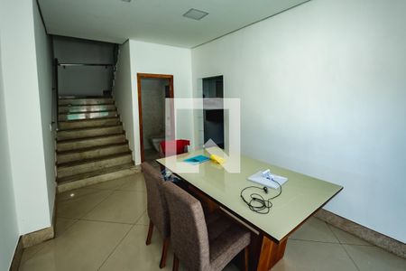 Casa para alugar com 4 quartos, 320m² em Rio Branco, Belo Horizonte