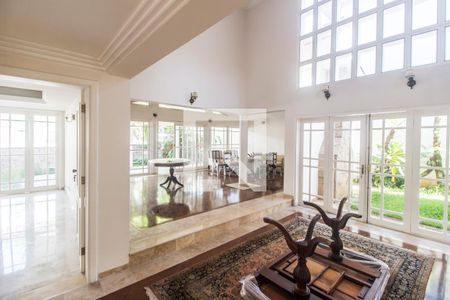 Sala de casa de condomínio para alugar com 3 quartos, 418m² em Residencial Dez (alphaville), Santana de Parnaíba