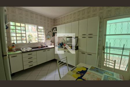 Casa à venda com 3 quartos, 120m² em Vila Inglesa, São Paulo