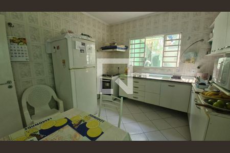 Casa à venda com 3 quartos, 120m² em Vila Inglesa, São Paulo