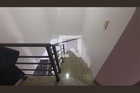 Escada de casa para alugar com 4 quartos, 201m² em Mato Grande, Canoas