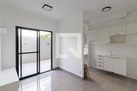Sala/Cozinha/Área de Serviço  de apartamento para alugar com 2 quartos, 38m² em Vila Campanela, São Paulo