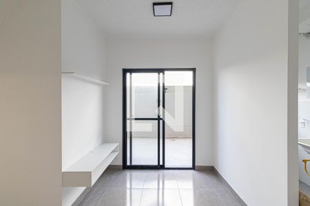 Sala/Cozinha/Área de Serviço  de apartamento para alugar com 2 quartos, 38m² em Vila Campanela, São Paulo