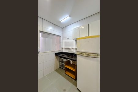 Cozinha e Área de Serviço de kitnet/studio para alugar com 1 quarto, 14m² em Água Rasa, São Paulo